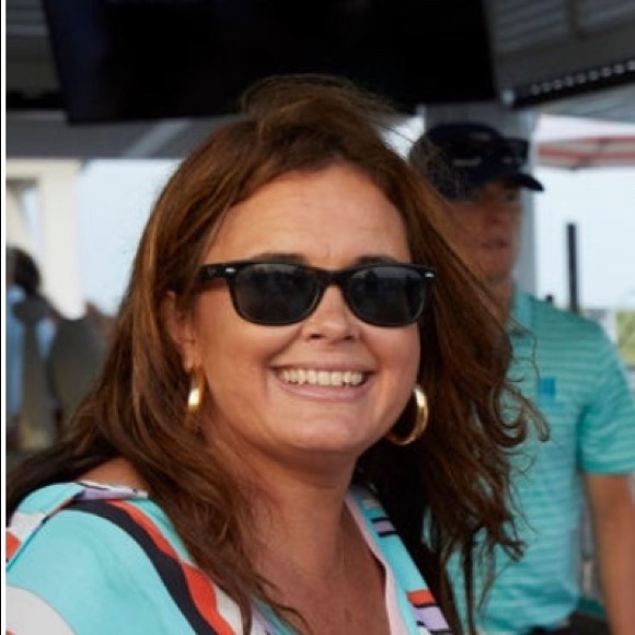 Meet your Posher, Jennifer - Picture 1 of 1